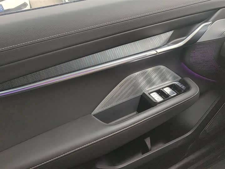 Фото 7 - Zeekr 001