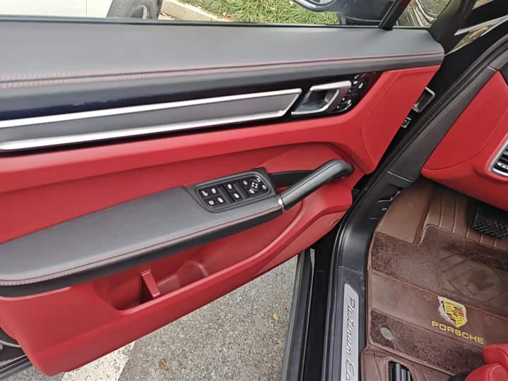 Фото 7 - Porsche Cayenne Hybrid