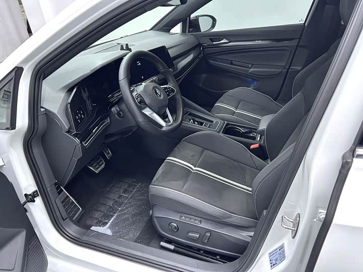 Фото 2 - Volkswagen Golf