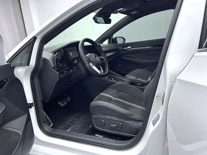 Фото 5 - Volkswagen Golf