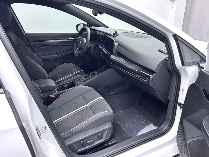 Фото 7 - Volkswagen Golf