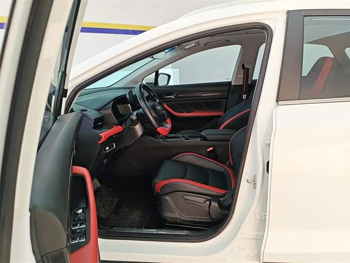 Фото 9 - Geely Emgrand GS