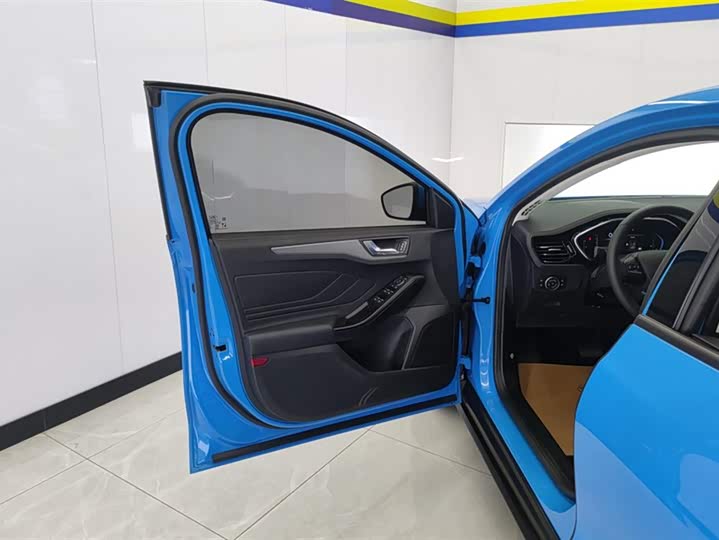 Фото 7 - Ford Focus