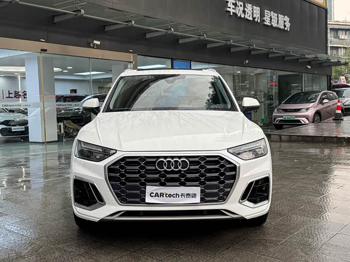 Фото 2 - Audi Q5L