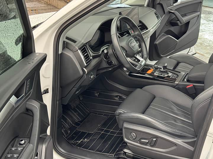 Фото 6 - Audi Q5L