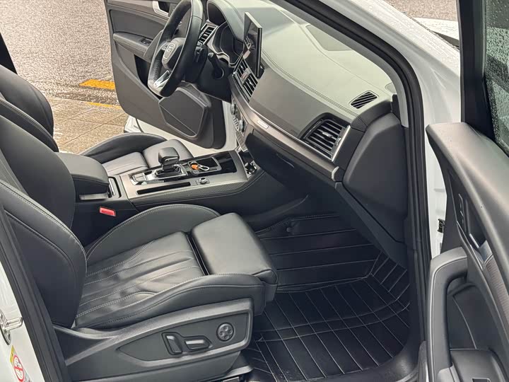 Фото 8 - Audi Q5L