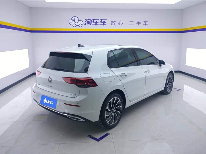 Фото 3 - Volkswagen Golf