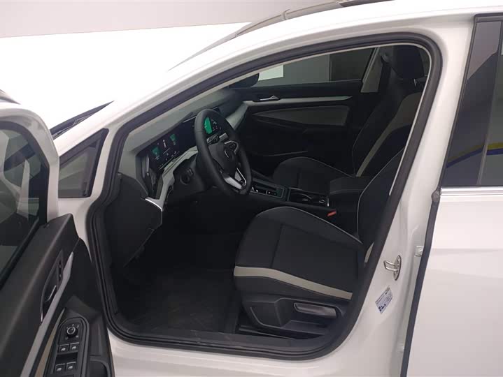 Фото 9 - Volkswagen Golf