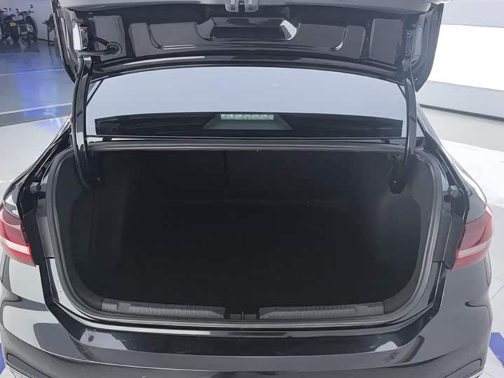 Фото 4 - Volkswagen Lavida