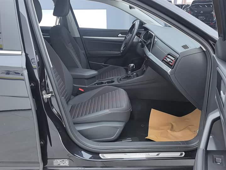 Фото 8 - Volkswagen Lavida