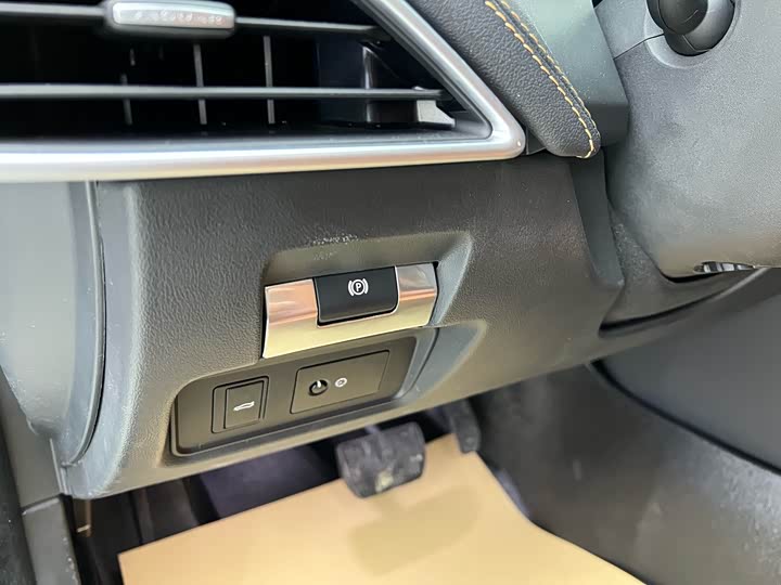 Фото 6 - Jaguar XE L