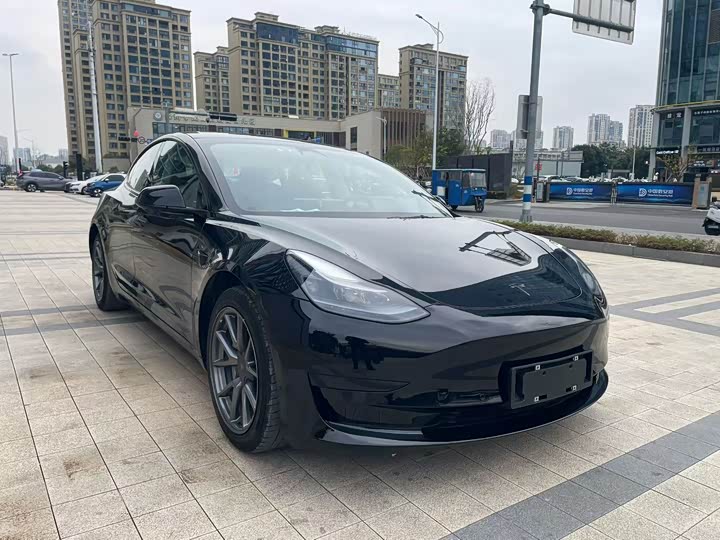 Фото 1 - Tesla Model 3