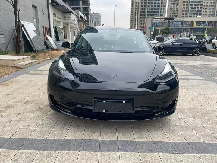 Фото 2 - Tesla Model 3