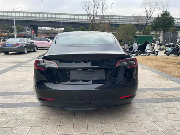 Фото 8 - Tesla Model 3