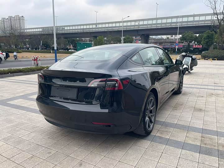 Фото 9 - Tesla Model 3