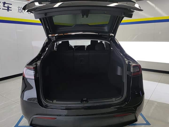 Фото 4 - Tesla Model Y