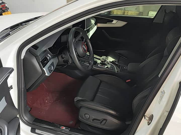 Фото 2 - Audi A4L