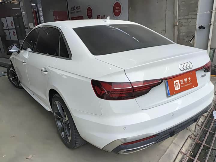 Фото 4 - Audi A4L