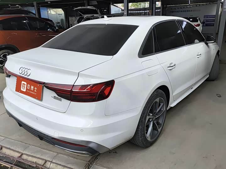 Фото 5 - Audi A4L