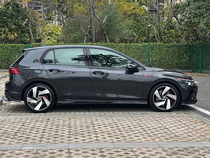Фото 4 - Volkswagen Golf GTI