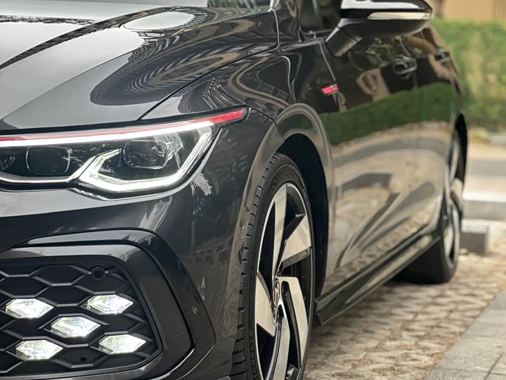 Фото 9 - Volkswagen Golf GTI