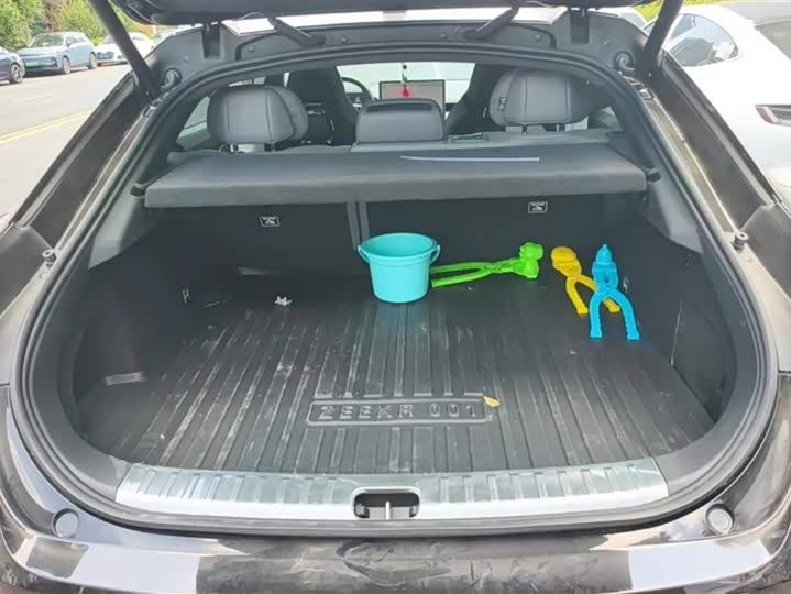 Фото 4 - Zeekr 001