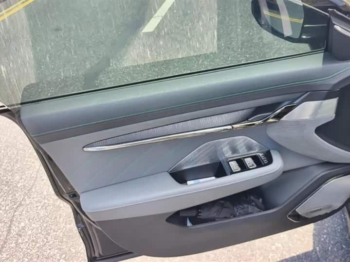 Фото 7 - Zeekr 001