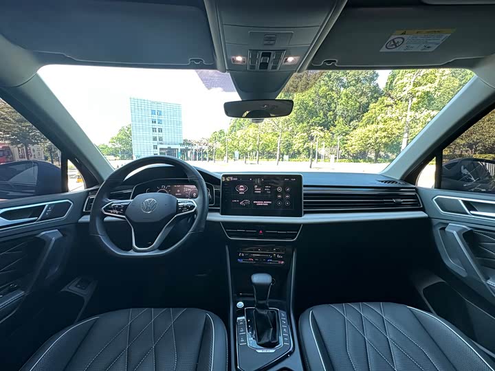 Фото 4 - Volkswagen Tiguan L Hybrid