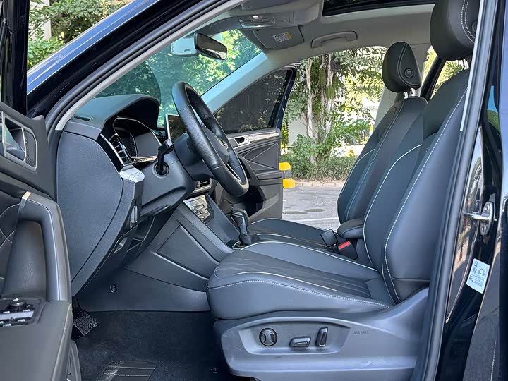 Фото 5 - Volkswagen Tiguan L Hybrid