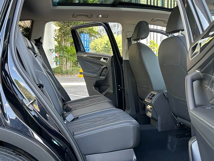 Фото 8 - Volkswagen Tiguan L Hybrid