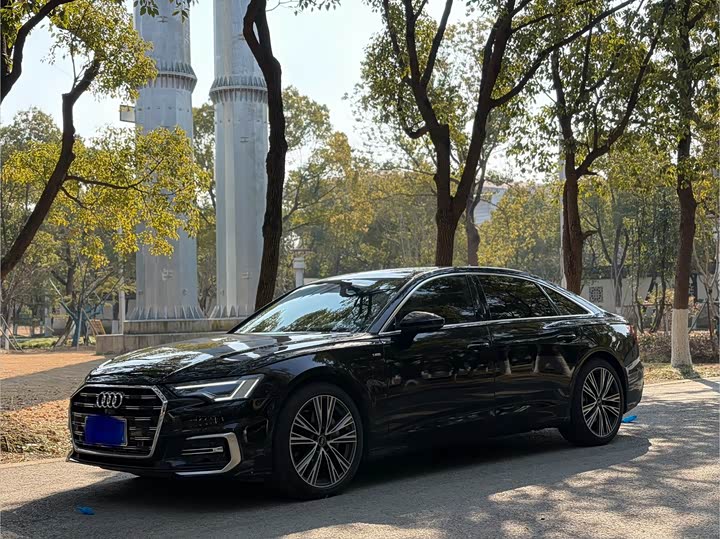 Фото 1 - Audi A6L