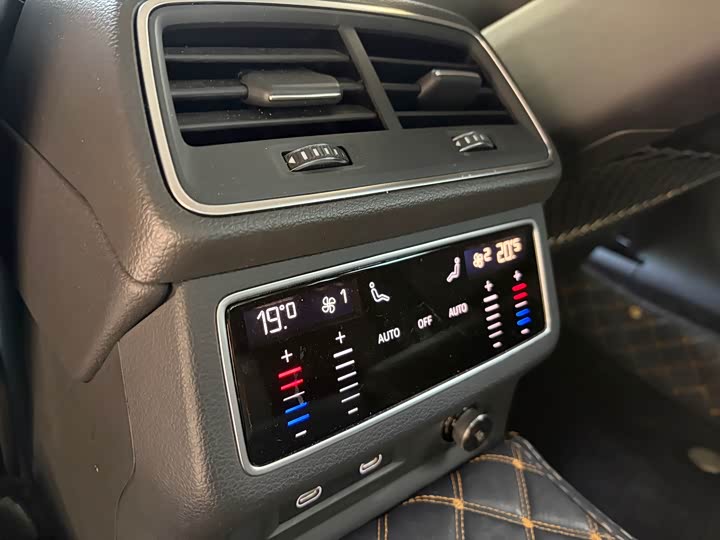 Фото 5 - Audi A6L