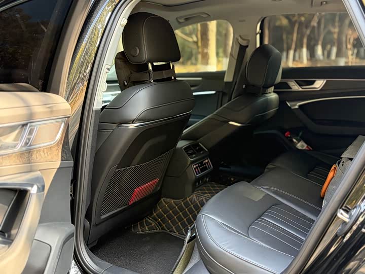 Фото 7 - Audi A6L