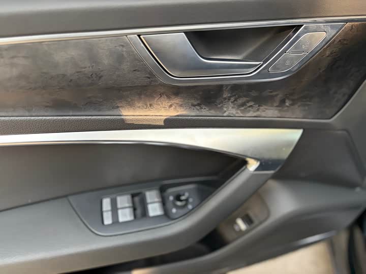 Фото 8 - Audi A6L