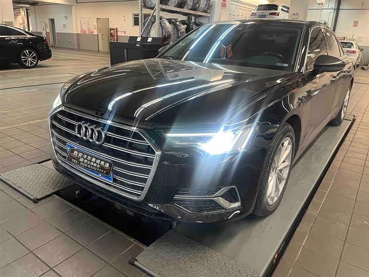 Фото 1 - Audi A6L