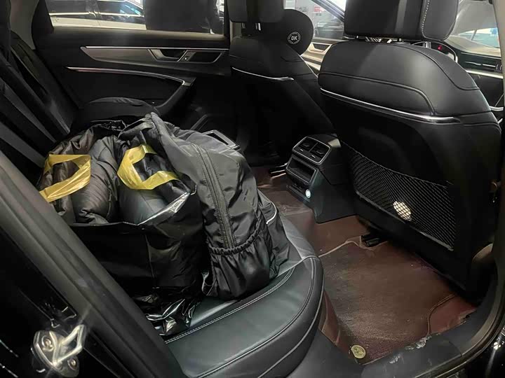 Фото 6 - Audi A6L