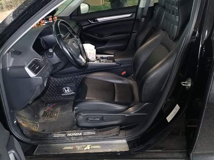 Фото 8 - Honda Accord