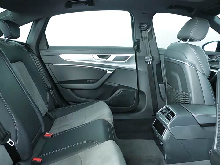 Фото 8 - Audi A6L