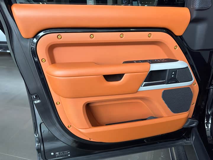 Фото 9 - Land Rover Defender