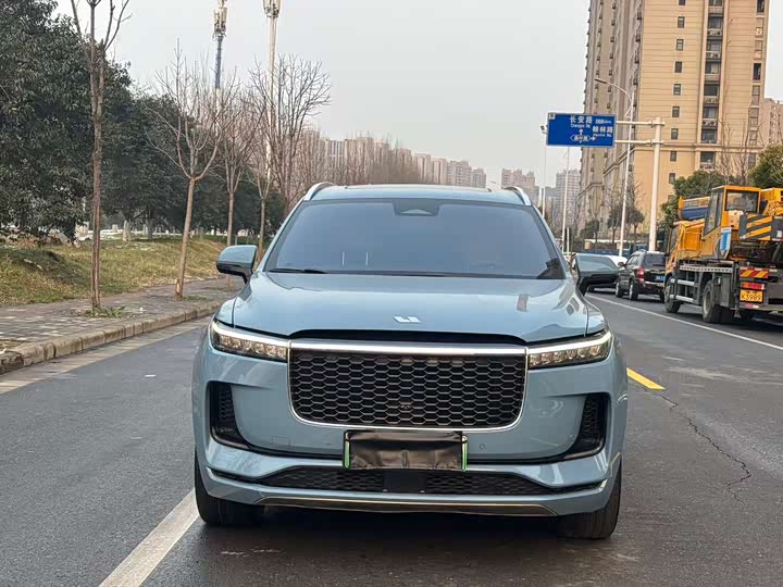 Фото 2 - LiXiang One