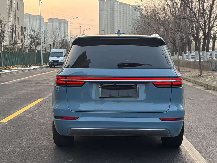 Фото 8 - LiXiang One