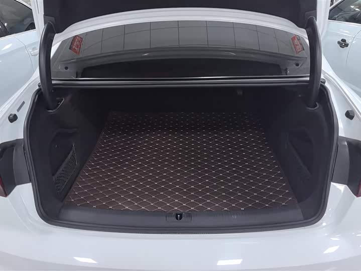 Фото 4 - Audi A4L