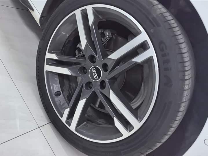 Фото 6 - Audi A4L