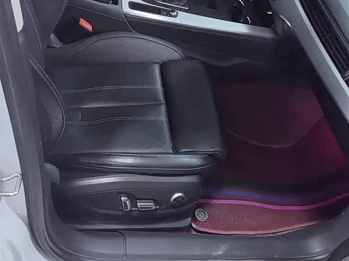 Фото 8 - Audi A4L