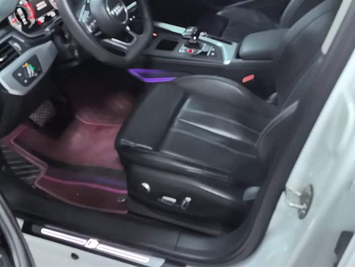 Фото 9 - Audi A4L