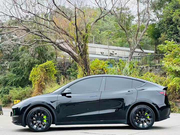 Фото 4 - Tesla Model Y