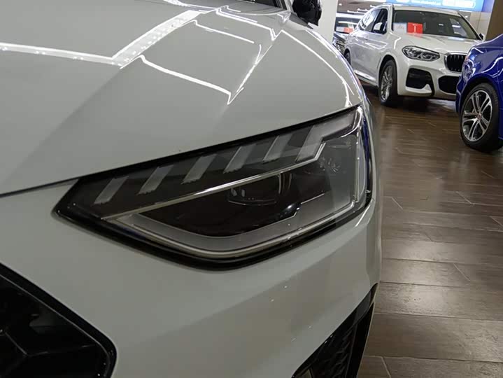 Фото 5 - Audi A4L