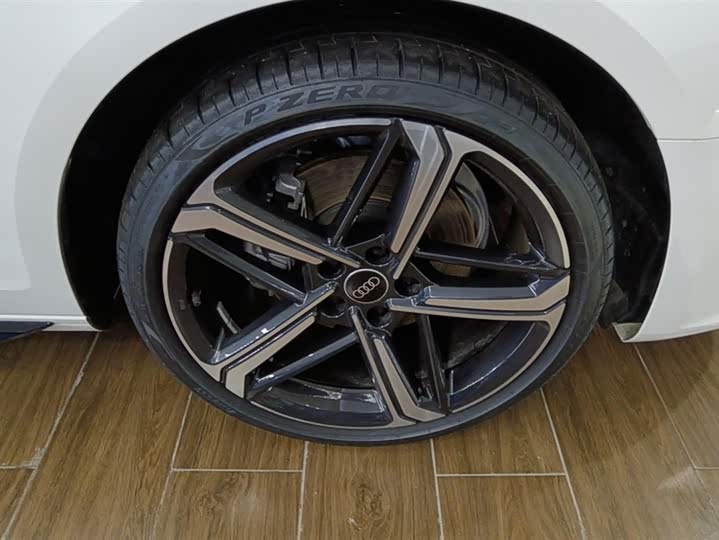 Фото 6 - Audi A4L