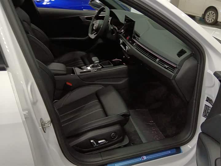 Фото 8 - Audi A4L