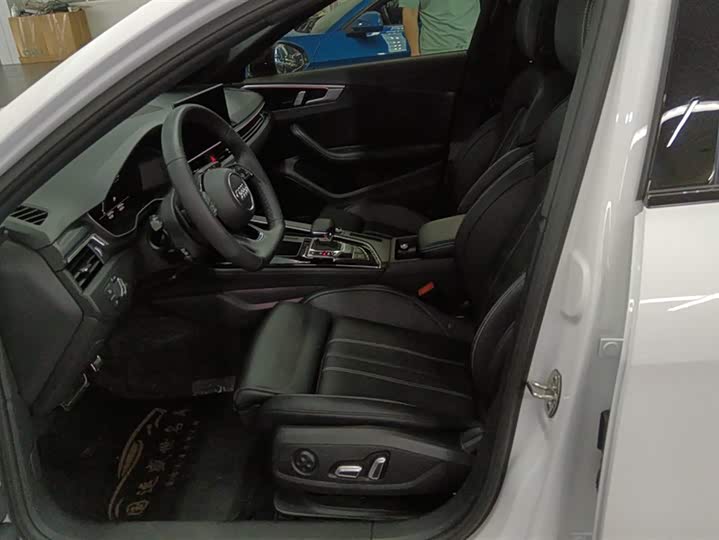 Фото 9 - Audi A4L